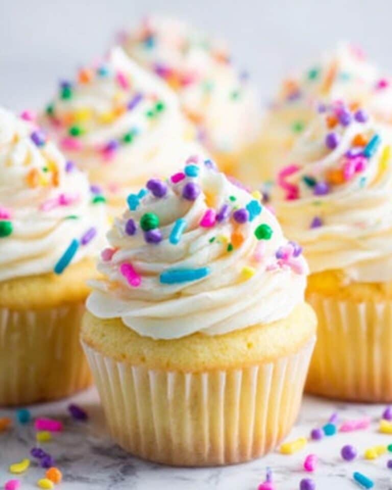 Easy Homemade Vanilla Cupcakes Recipe